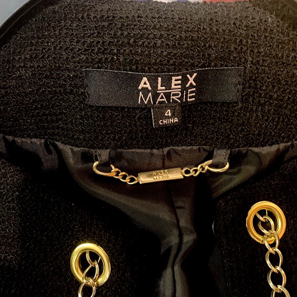 🎉HP‼️ ♠️ EUC💥Designer Inspired, Modern & Chic Black and Gold Blazer - Size 4✨✨ - Picture 4 of 6